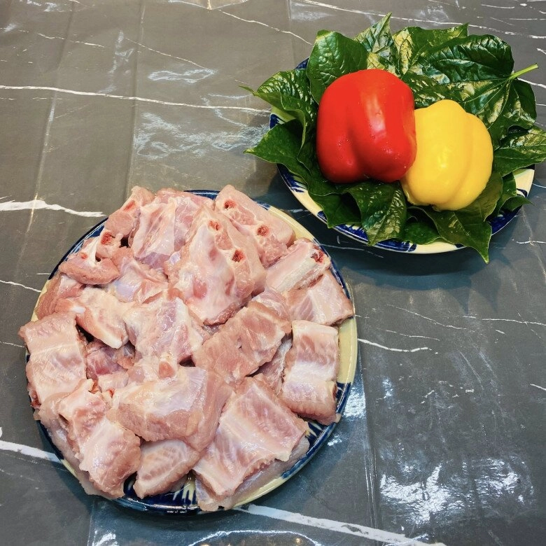 Làm sườn xào chua ngọt mãi cũng chán đem cháy tỏi được món vừa ngon lại đánh bay nồi cơm - 3