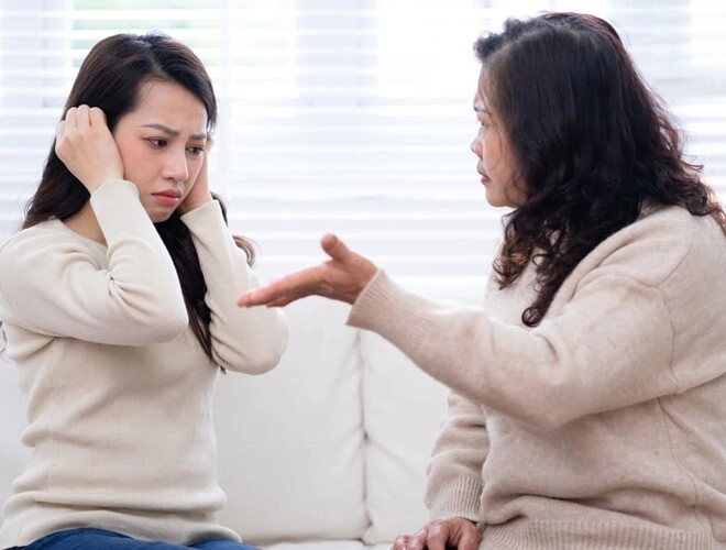 Lần đầu đưa con về nhà nội thấy cảnh mẹ chồng chải tóc cho cháu nàng dâu tức giận đòi ly hôn - 1