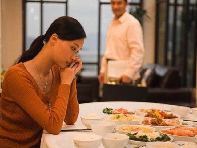 Lần đầu đưa con về quê chồng nghỉ hè con dâu thấy mẹ chồng đãi cháu cao lương mỹ vị liền tức giận bỏ đi - 2
