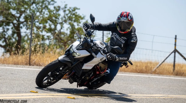 Lần đầu lái cb750 hornet 2025 một chiếc xe thật sự vào việc đúng kiểu honda - 1