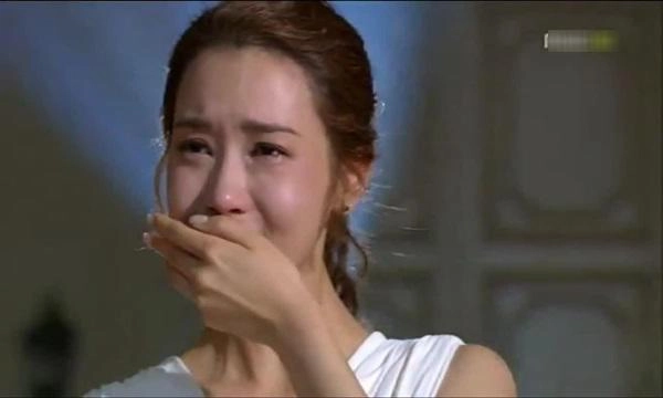 Lắp camera theo dõi con nghỉ hè tôi chết lặng khi nghe đoạn tâm sự của mẹ chồng với cháu gái - 1
