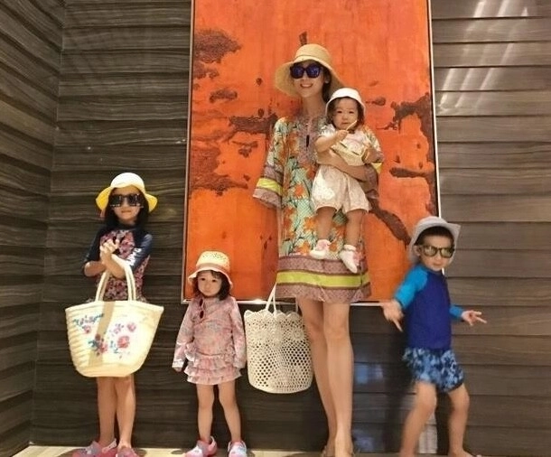 Lấy chồng hơn 16 tuổi người đẹp bị nói máy đẻ khi 5 năm 4 lần có thai không ngại bán hàng online nuôi con - 2