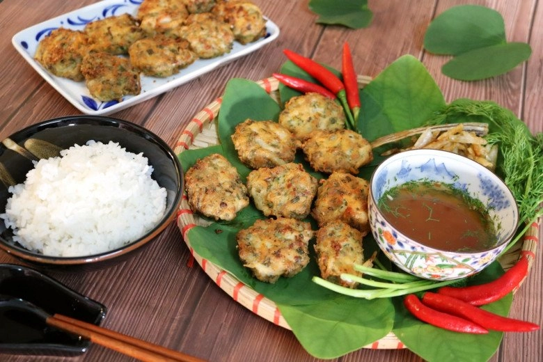 Loại cá bé hơn đầu đũa là đặc sản đang vào mùa giá 200000 đồngkg đem làm chả ăn cực cuốn - 8