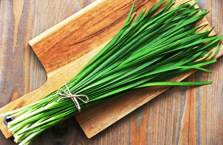 Loại lá mệnh danh là rau của thận được bán đầy chợ giá khoảng 25000 đồngkg xào với gan được món ngon bổ - 1