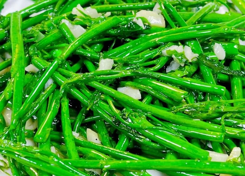 Loại rau thường chỉ nấu canh nhưng xào tỏi cực ngon mùa hè đang nhiều mua ngay để thanh nhiệt giải độc bổ sung sắt và canxi - 4