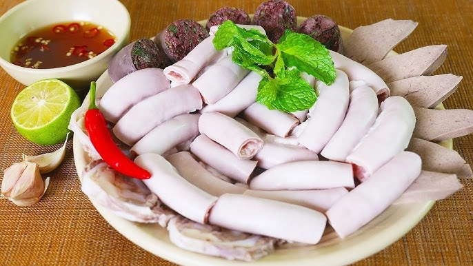 Luộc lòng lợn chỉ cần cho 1 loại gia vị này đảm bảo lòng trắng phau giòn sần sật mùa hè tha hồ nhậu lai rai - 4
