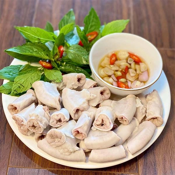 Luộc lòng lợn chỉ cần cho 1 loại gia vị này đảm bảo lòng trắng phau giòn sần sật mùa hè tha hồ nhậu lai rai - 5
