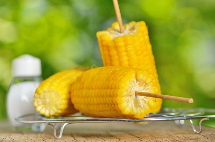 Luộc ngô chỉ dùng nước thì quá nghiệp dư thêm 2 thứ nữa bắp nào cũng mềm ngọt ăn đã miệng - 4