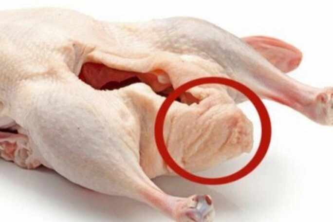 Luộc vịt phải cắt ngay chỗ này thịt mới hết hôi xát thêm một loại quả lên món ăn sẽ thơm nức - 1
