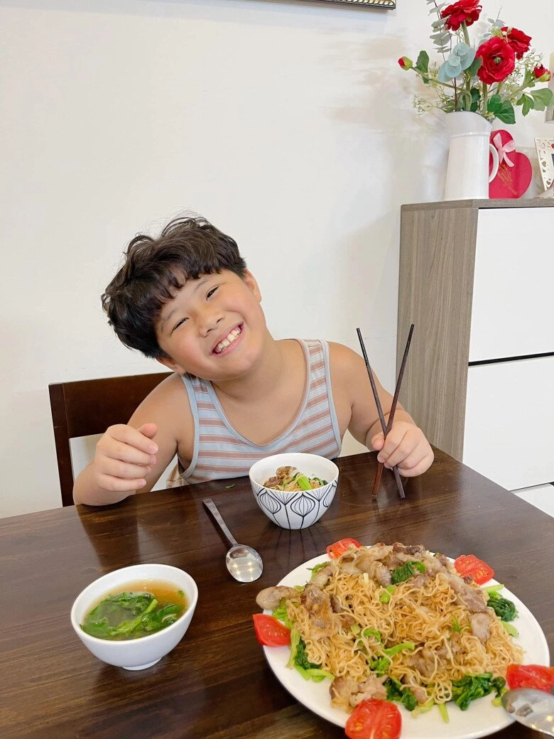 Lý do mc chúng tôi là chiến sĩ hiếm khi thể hiện tài nấu nướng bữa cơm nhà hao cơm làm nhiều người xuýt xoa - 8