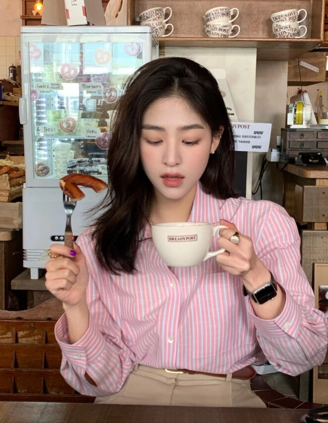 Mặc áo sơ mi mùa hè không còn ngột ngạt 5 bí quyết giúp nàng công sở luôn mát mẻ và sang trọng - 3
