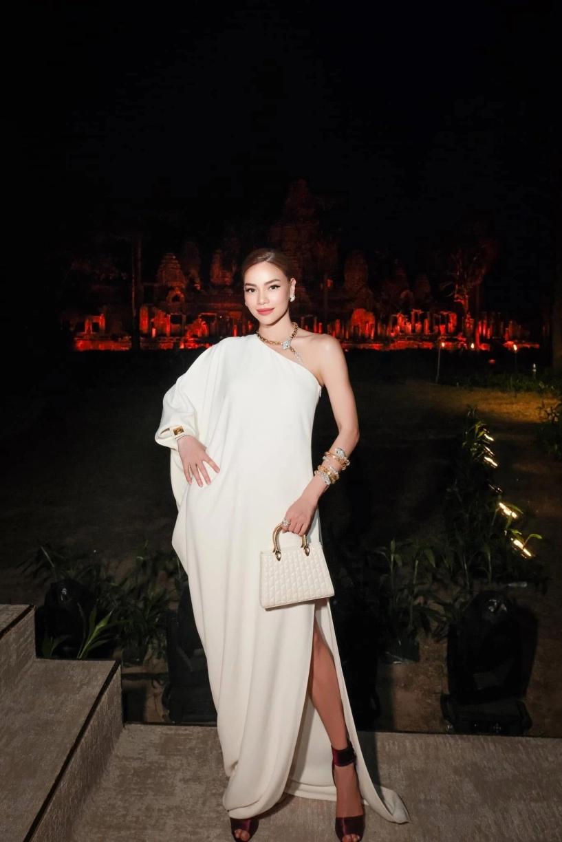 Mặc đồ trắng không lo lộ bé mỡ chuẩn style hồ ngọc hà tưởng khó nhưng lại vô cùng đơn giản - 11