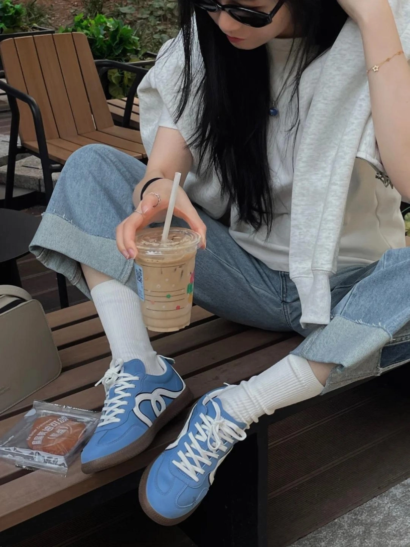Mặc quần jeans xắn gấu nên chọn mang đôi giày nào thay thế giày búp bê bằng 5 kiểu này đảm bảo đẹp - 6