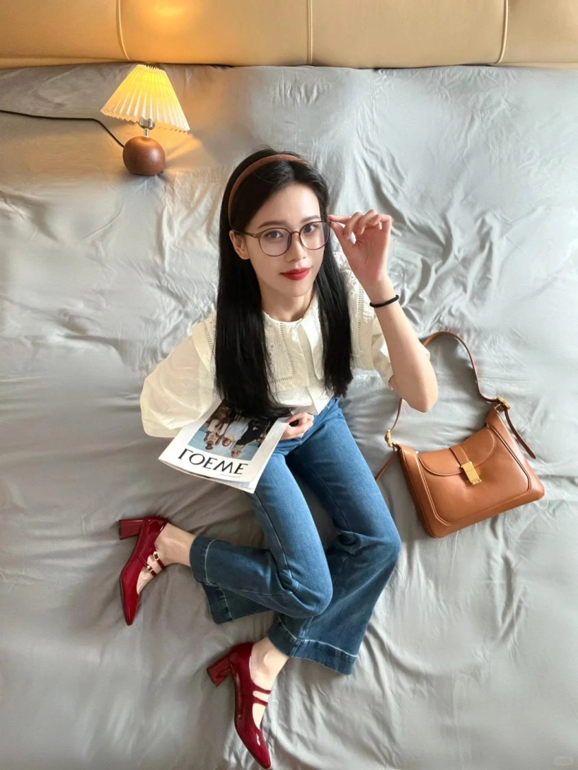 Mặc quần jeans xắn gấu nên chọn mang đôi giày nào thay thế giày búp bê bằng 5 kiểu này đảm bảo đẹp - 9