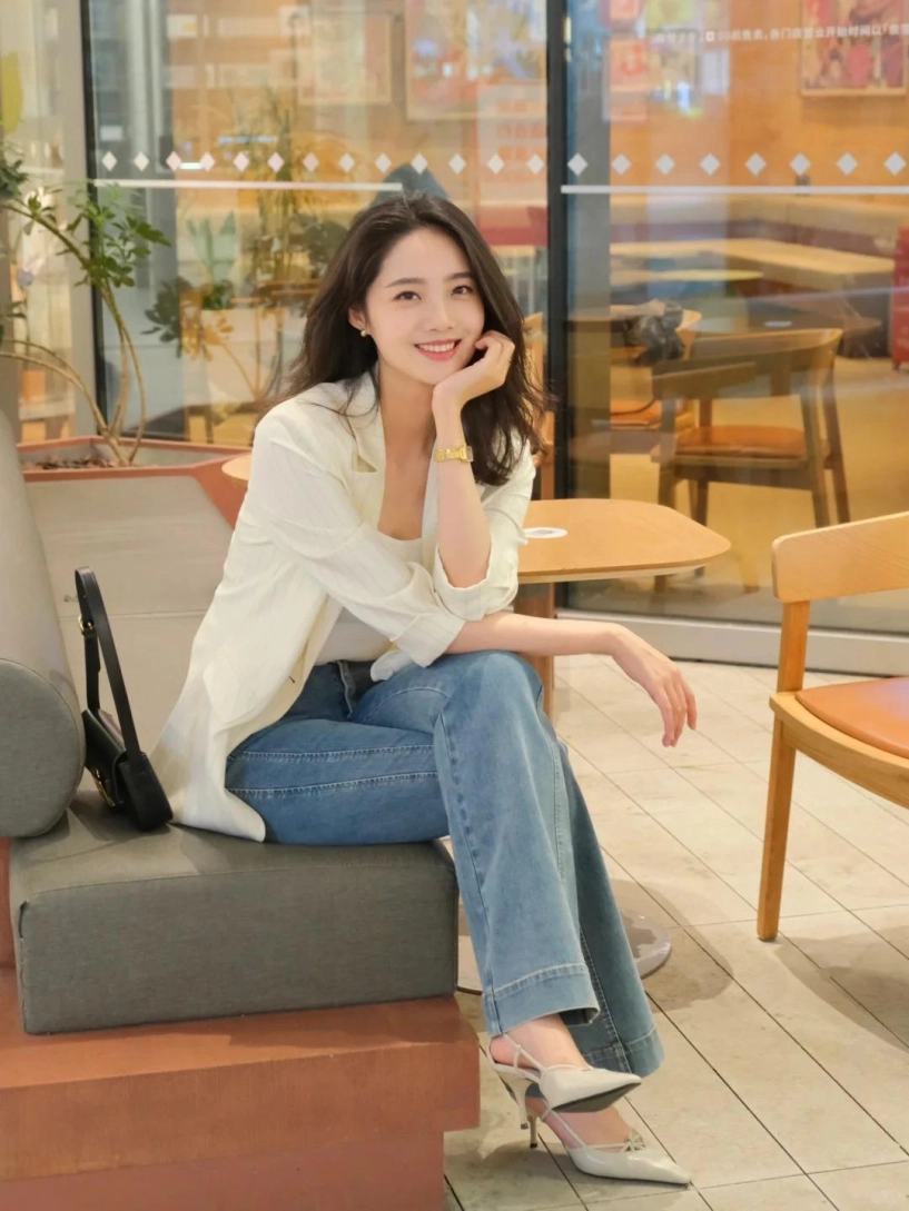 Mặc quần jeans xắn gấu nên chọn mang đôi giày nào thay thế giày búp bê bằng 5 kiểu này đảm bảo đẹp - 11