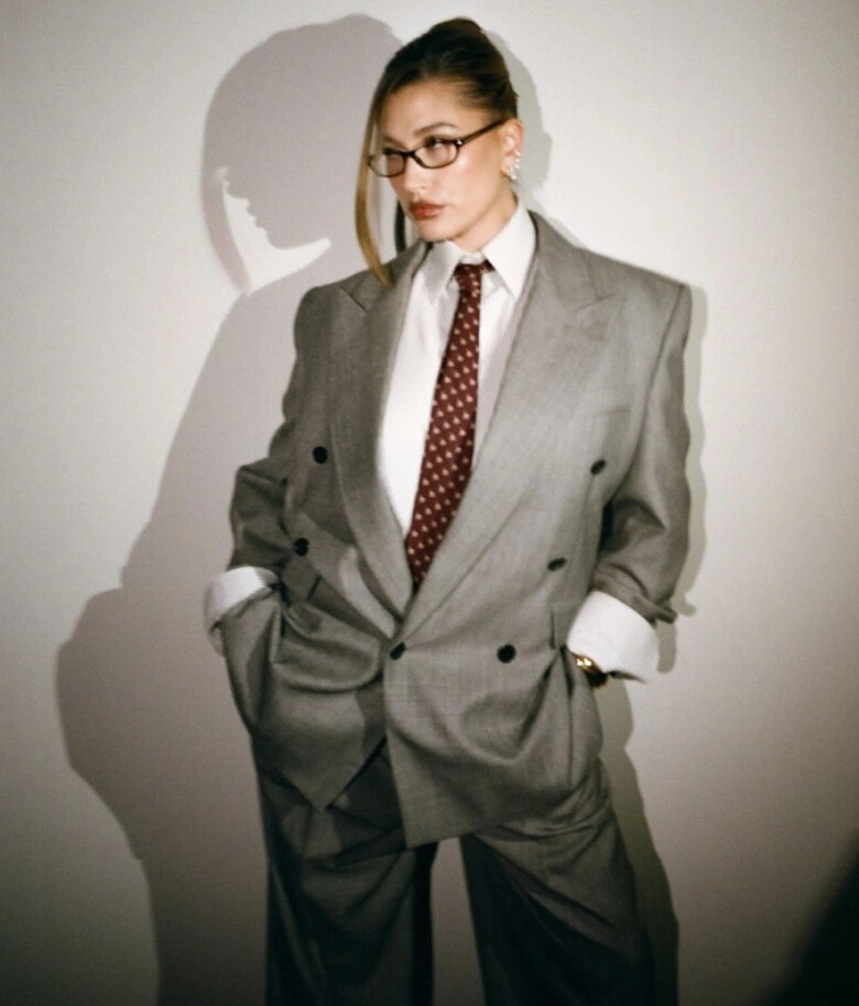 Mặc suit sang trọng nhưng không kém phần trẻ trung nhờ công thức phá cách của genz - 6