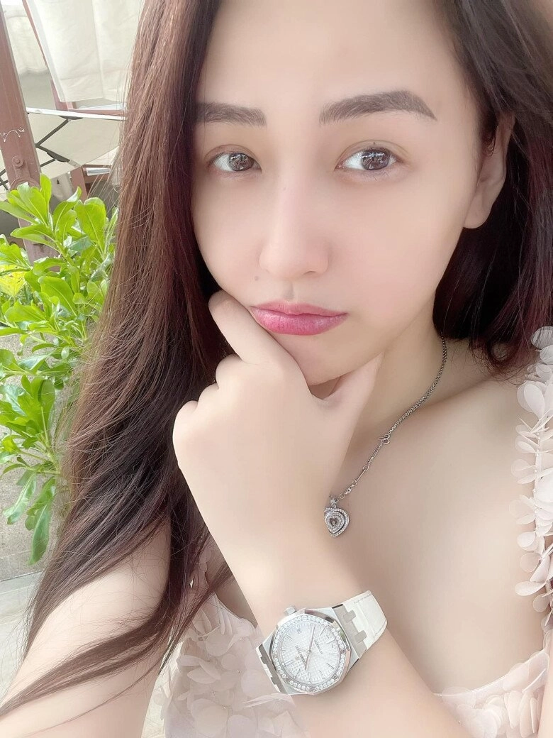 Mai phương thuý tuyên bố sẽ mua chiếc đồng hồ với giá 10 tỷ đồng - 1