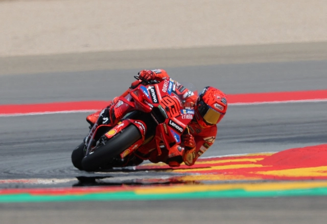 Marc marquez rực cháy ở aragon cuộc đua khiến fan mê mẩn - 5