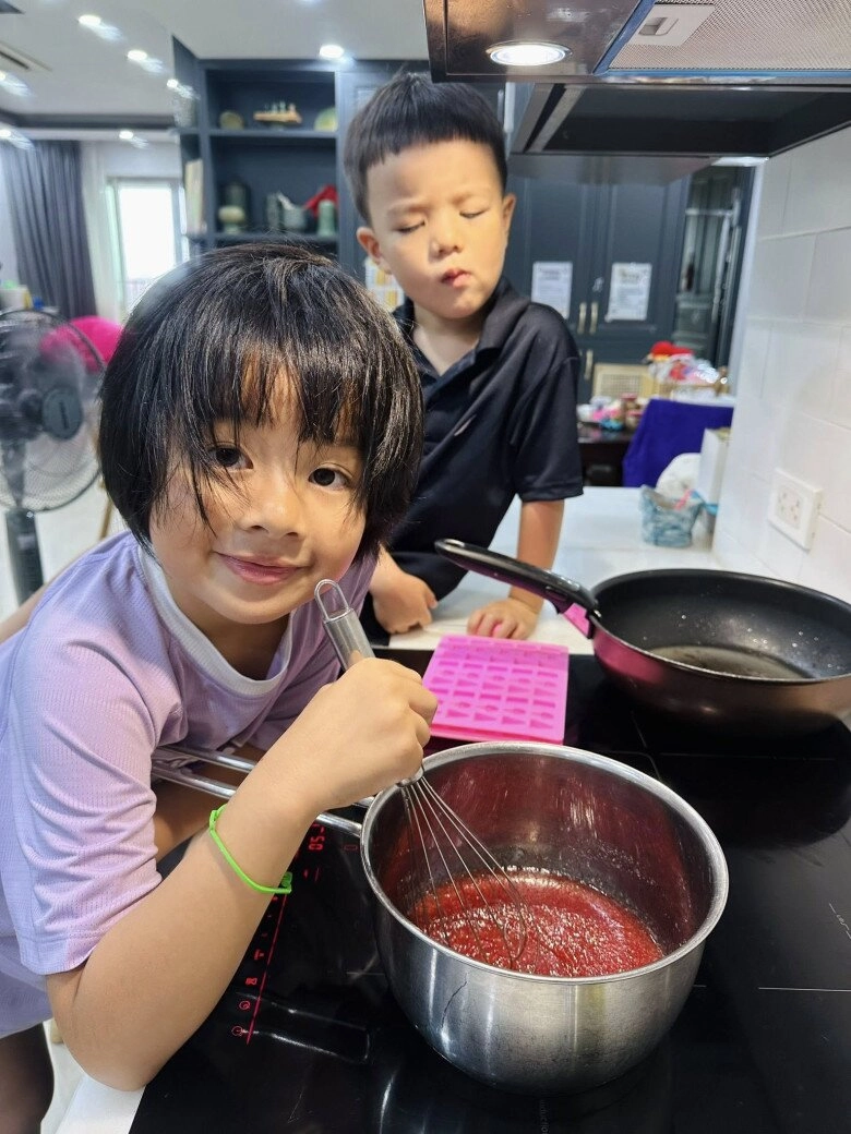 Mc đông con nhất nhì vtv bày trò cho các con làm kẹo chip chip thành công hơn mong đợi - 2