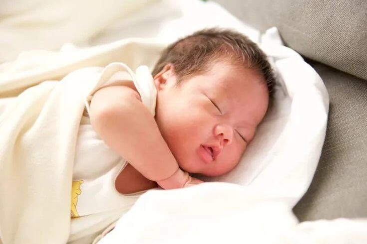 Mẹ bỉm vui mừng khi con sơ sinh ngủ suốt đêm không quấy khóc nhưng đến bệnh viện bác sĩ kết luận quá nguy hiểm - 2