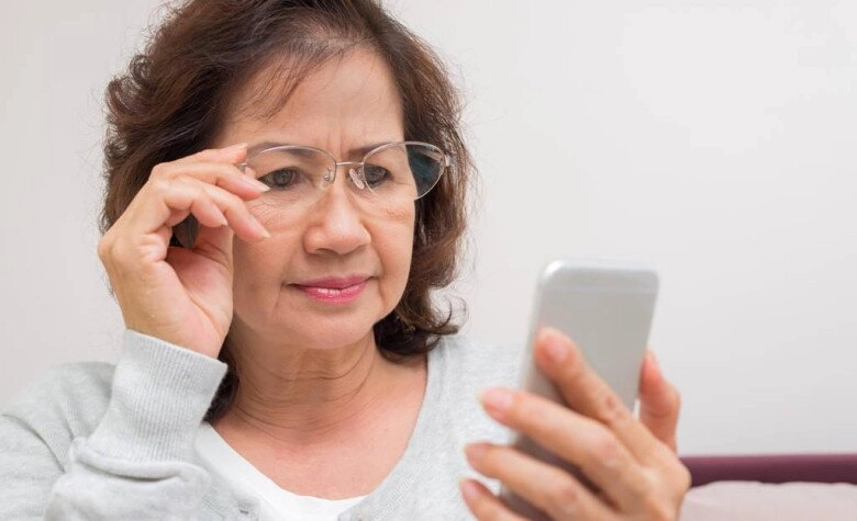 Mẹ chồng được con trai tặng điện thoại để trả công chăm cháu con dâu phản ứng hỗn nói mời bà về quê ngay trong đêm - 2
