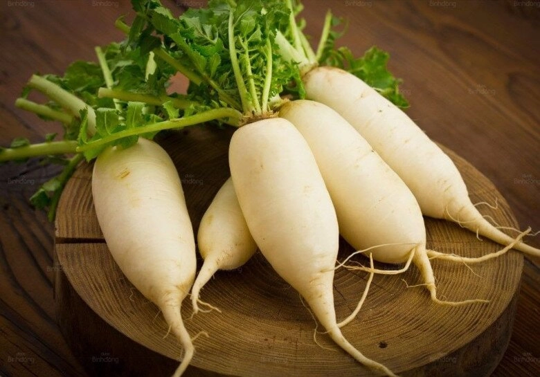 Mẹ chồng hoảng hốt khi thấy con dâu nhét củ cải vào thùng gạo nhưng vài ngày sau thì phải khen nức nở - 1