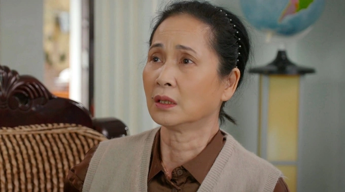 Mẹ chồng mang 20 trứng gà lên phố mừng đầy tháng cháu nửa đêm thấy cảnh con dâu xách túi của bà đặt ra cửa - 2