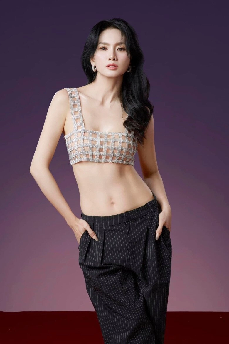 mẹ chồng u45 vẫn có body nhiều thiếu nữ chào thua diện toàn áo ngắn cỡ gang tay khiến dân mạng sợ lộ hàng - 17