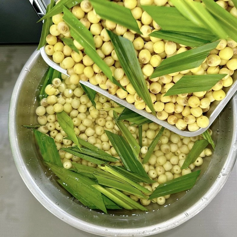 Mẹ đảm bảo quản hạt sen để cả năm vẫn vàng ươm không đen đầu hay khô cứng hóa ra là nhờ cách dễ ợt này - 6