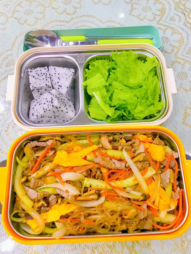 Mẹ đảm dậy từ hơn 5 giờ sáng nấu ăn cho con mang đi học bạn bè con suốt ngày khen lại còn xin ăn thử - 11