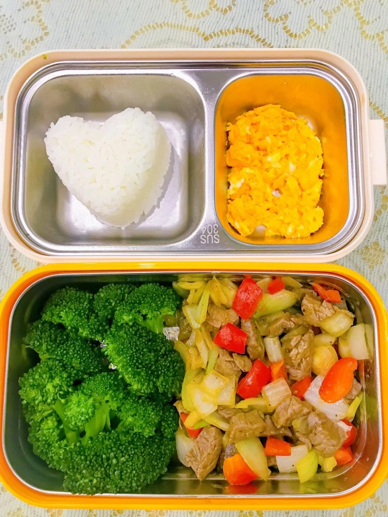 Mẹ đảm dậy từ hơn 5 giờ sáng nấu ăn cho con mang đi học bạn bè con suốt ngày khen lại còn xin ăn thử - 13