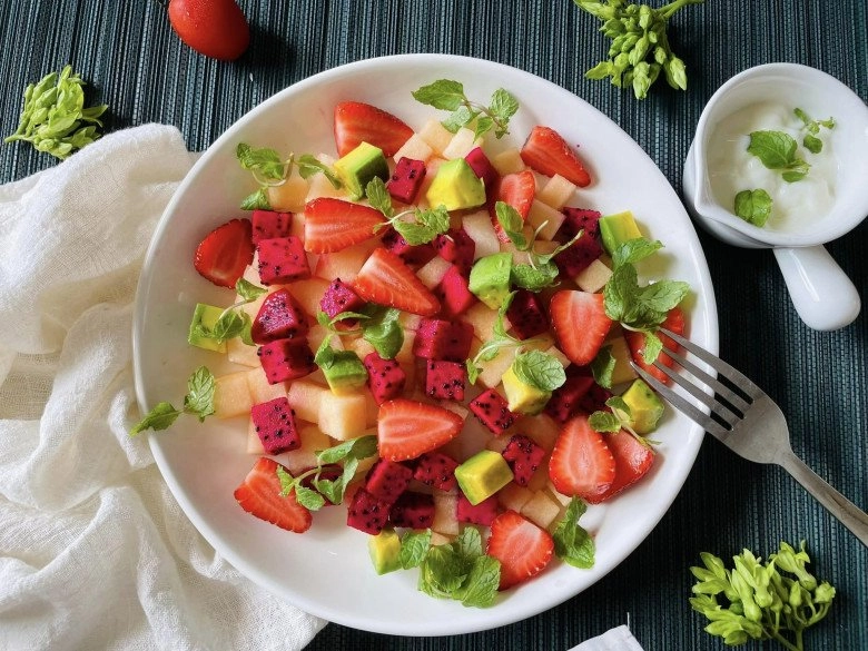 Mẹ đảm gợi ý hàng loạt món salad cực đơn giản tươi mát ai cũng làm được cho ngày hè - 2
