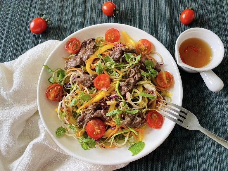 Mẹ đảm gợi ý hàng loạt món salad cực đơn giản tươi mát ai cũng làm được cho ngày hè - 3