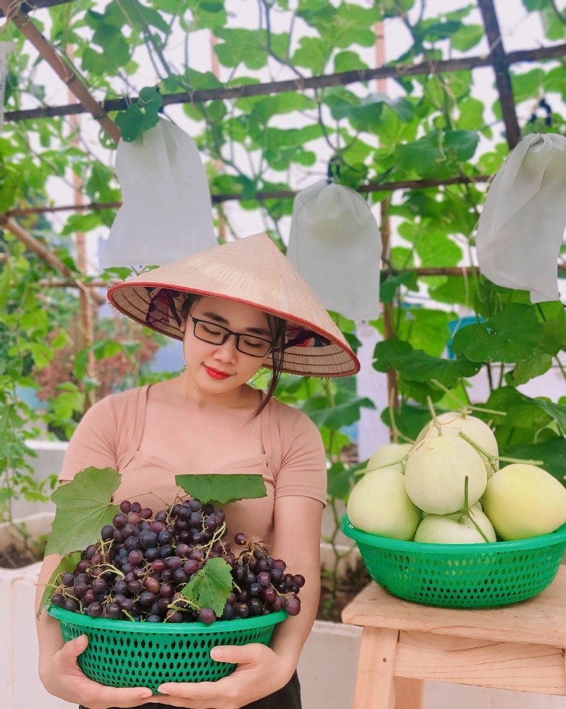Mẹ đảm phú thọ trồng rau trên sân thượng vì con bị ngộ độc giờ rau sạch ăn quanh năm hái mỏi tay không hết - 18