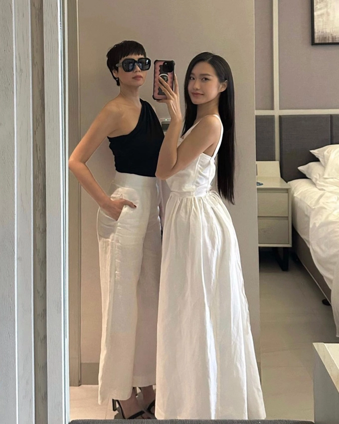 Mẹ doãn hải my gây chú ý với trang phục sexy vượt con gái - 3