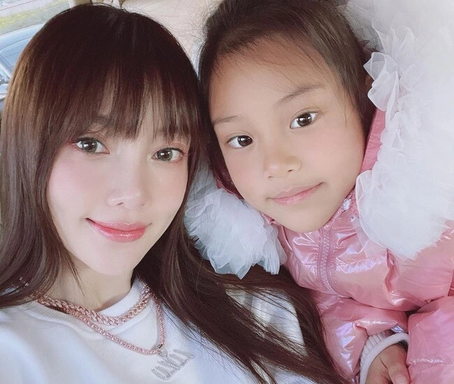 Mẹ đơn thân tài sảnnghìn tỷ thanh lý quần áo cũ của con gáinhìn giá tiền không ai mua còn mắng khoe của - 1