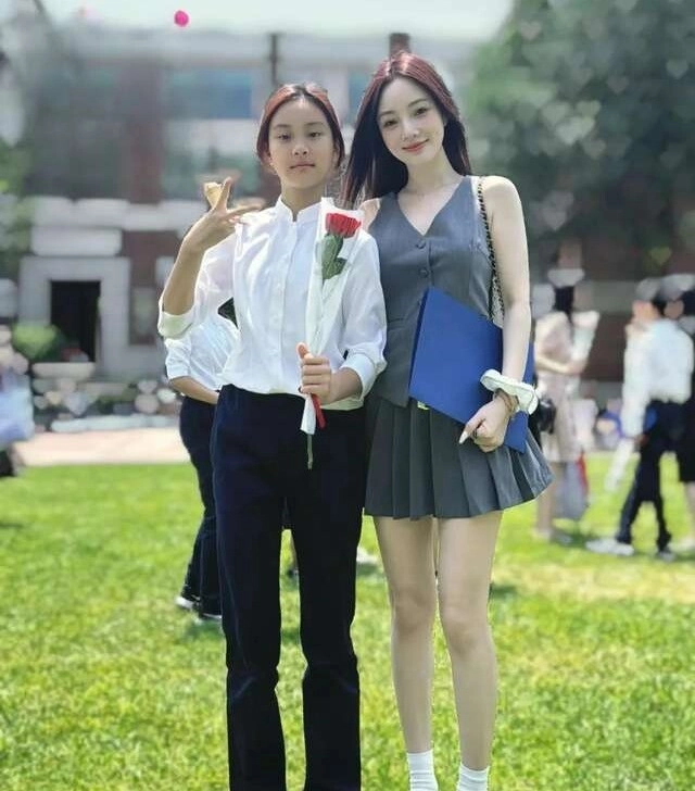 Mẹ đơn thân tài sảnnghìn tỷ thanh lý quần áo cũ của con gáinhìn giá tiền không ai mua còn mắng khoe của - 5