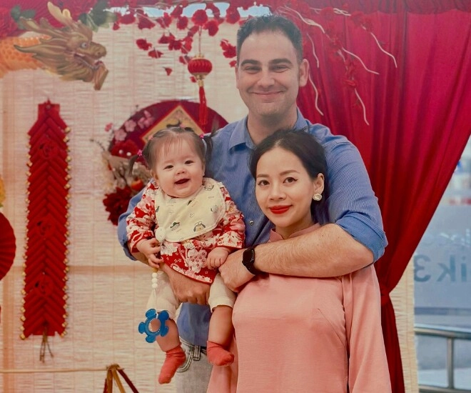 Mẹ hà nội lấy chồng ngoại quốc con gái lai mang quốc tịch mỹ gây sốt tiktok với diện mạo xinh như búp bê - 2
