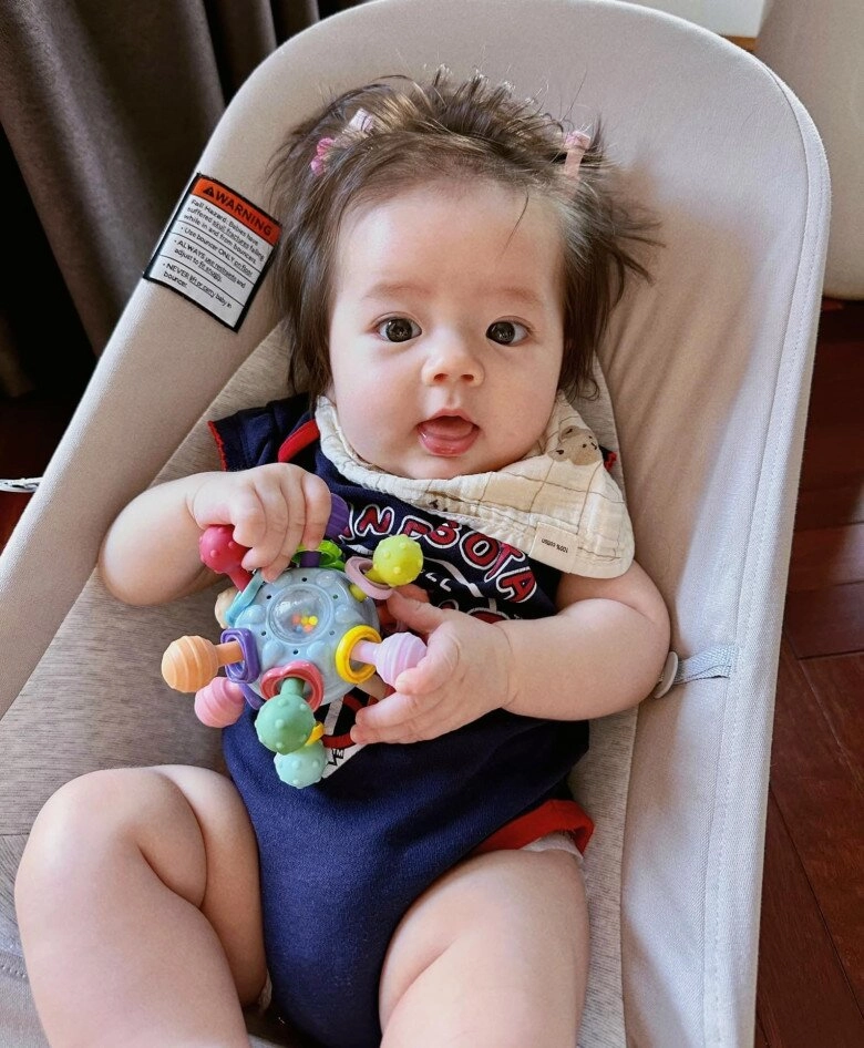Mẹ hà nội lấy chồng ngoại quốc con gái lai mang quốc tịch mỹ gây sốt tiktok với diện mạo xinh như búp bê - 6