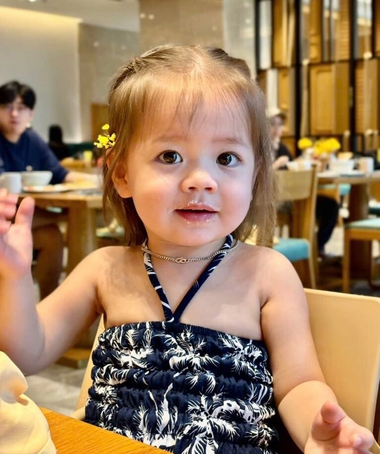 Mẹ hà nội lấy chồng ngoại quốc con gái lai mang quốc tịch mỹ gây sốt tiktok với diện mạo xinh như búp bê - 9