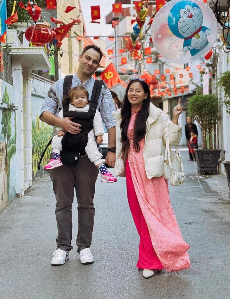 Mẹ hà nội lấy chồng ngoại quốc con gái lai mang quốc tịch mỹ gây sốt tiktok với diện mạo xinh như búp bê - 10