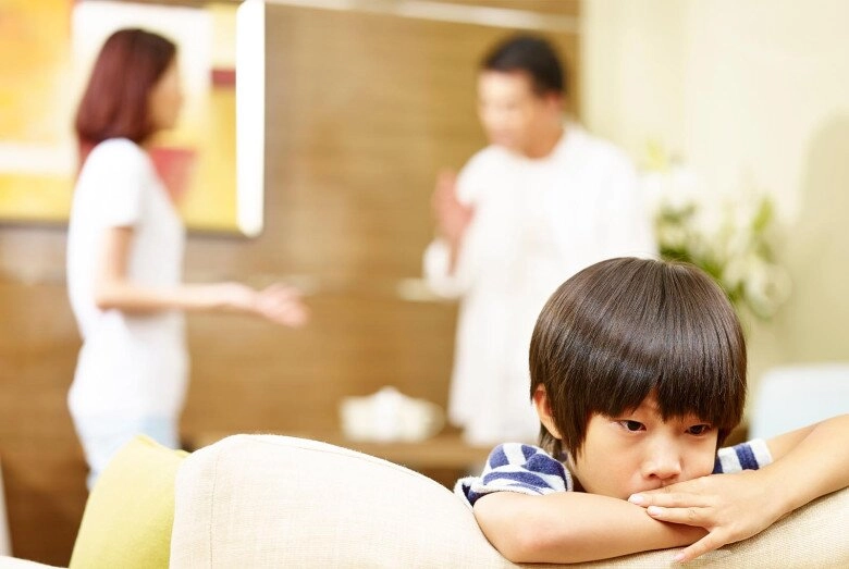 mẹ hãy ly hôn với bố đi lời cầu xin của cậu bé 10 tuổi khiến mẹ nghẹn ngào khi biết nguyên do - 2