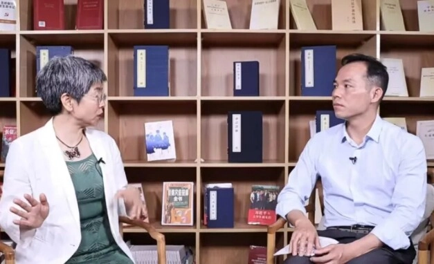 Mẹ là giáo sư đại học ủng hộ con trai 14 tuổi bỏ học 10 năm sau đứa trẻ thành tài vượt cả mong đợi - 3