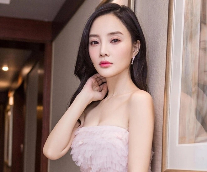 Mẹ ngoại tình khiến gia đình tan vỡ bé gái sống giàu sang học trường 56 tỷnăm và cái kết khi trưởng thành - 1