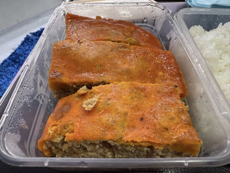 Mẹ phương mỹ chi làm cơm cho con mang đến phim trường trấn thành xuýt xoa nách giật 45 độ - 3