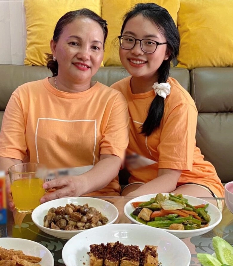 Mẹ phương mỹ chi làm cơm cho con mang đến phim trường trấn thành xuýt xoa nách giật 45 độ - 5