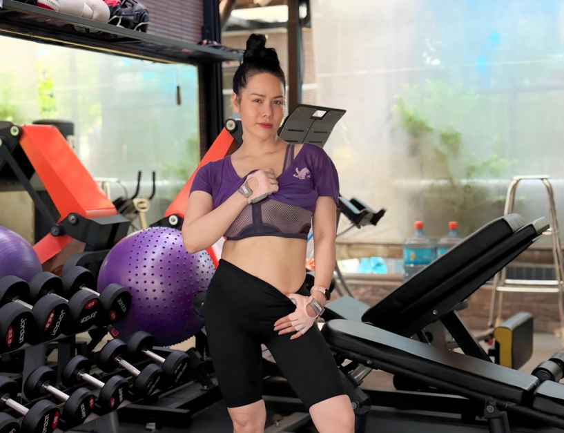 Mẹ từ quê lên phụ nhật kim anh chăm con gái - 9