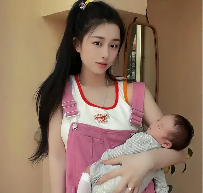 Mẹ43 tuổi hóa nữ sinh gây náo loạnsân bay nói là mẹ không ai tin cứ ngỡ bạn học của con trai - 9