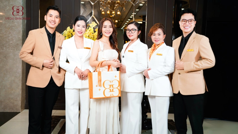 Mega luxbag tuyên ngôn mùa hè của những người phụ nữ dẫn đầu phong cách - 4