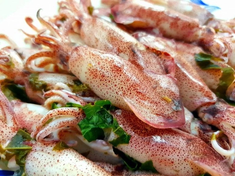 Mẹo luộc mực giòn ngon căng mọng đẹp mắt không bị dai khô của 9x đảm đang - 5